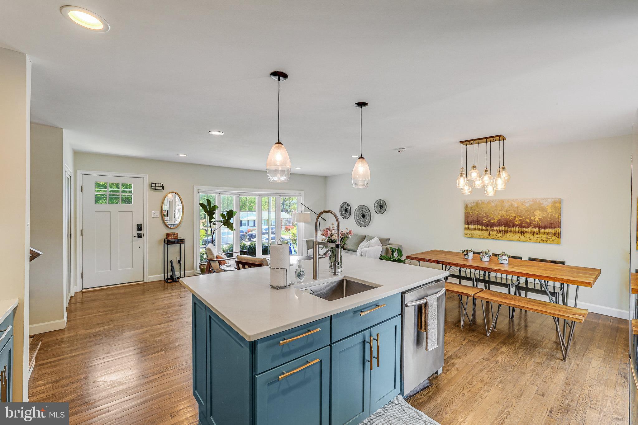 6122 Squire Ln