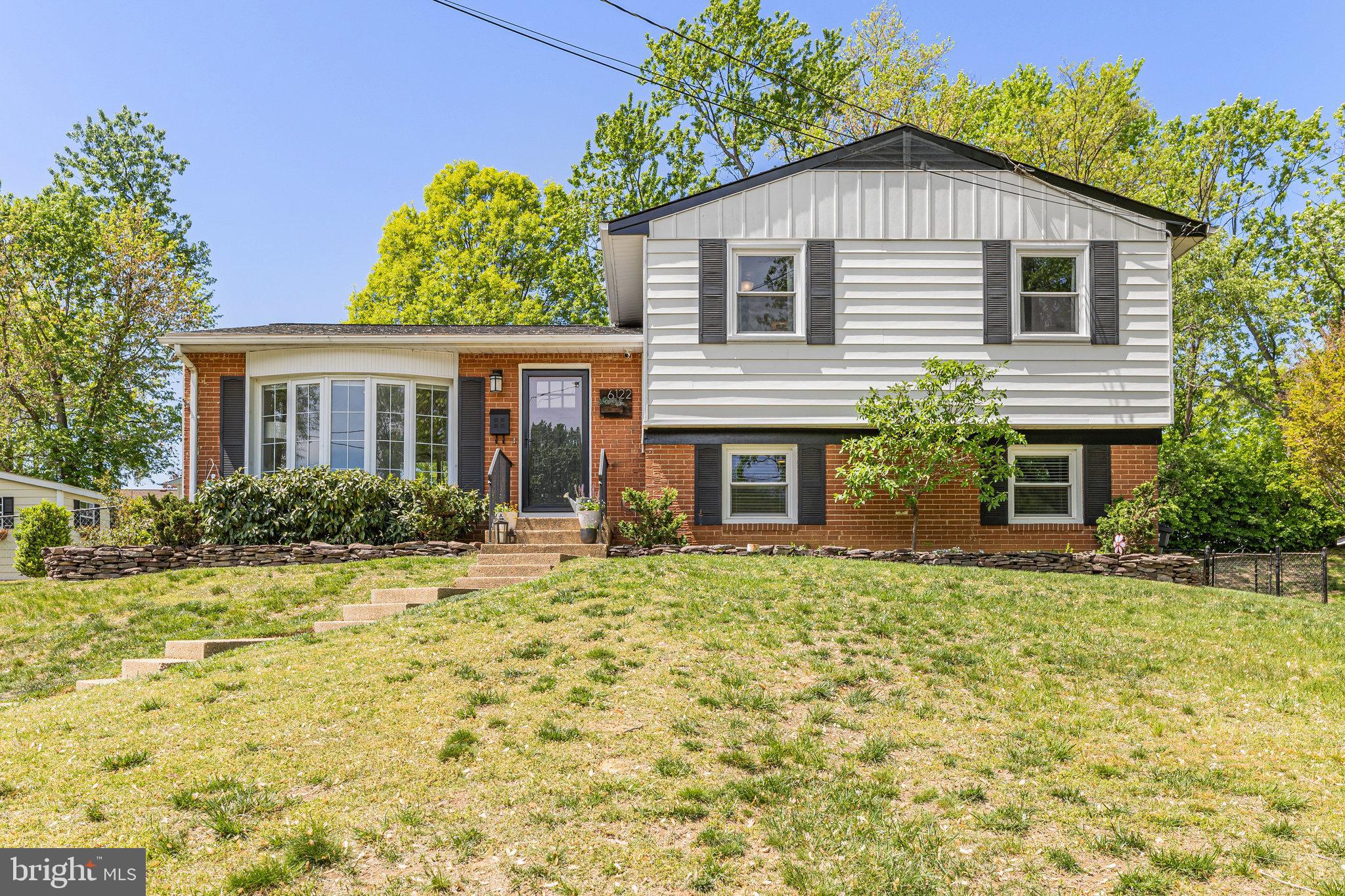 6122 Squire Ln