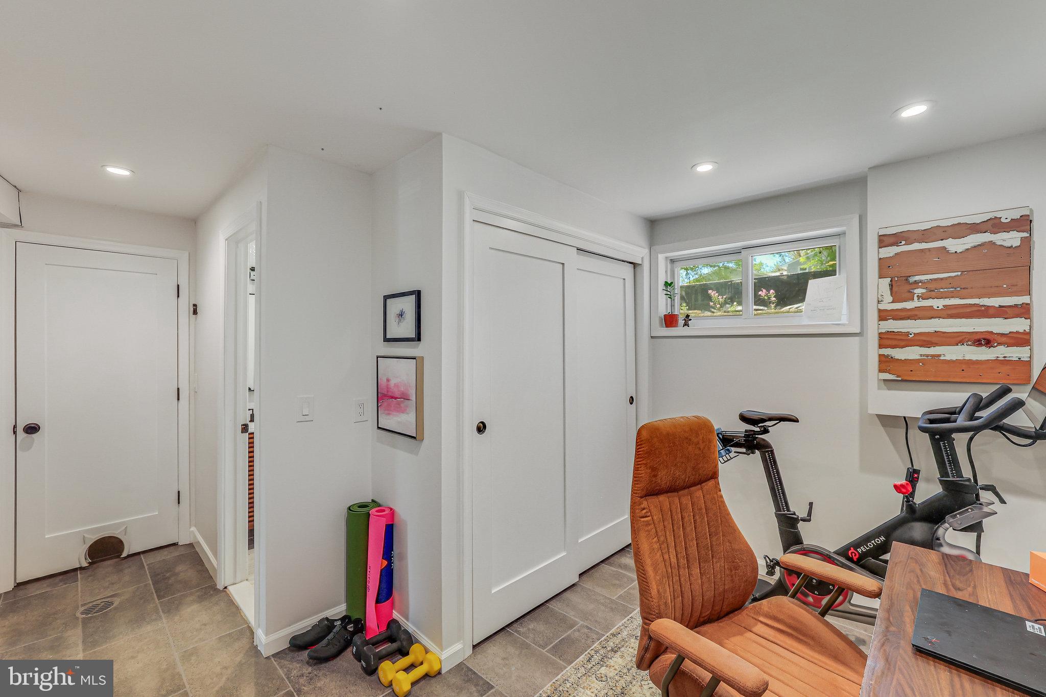 6122 Squire Ln