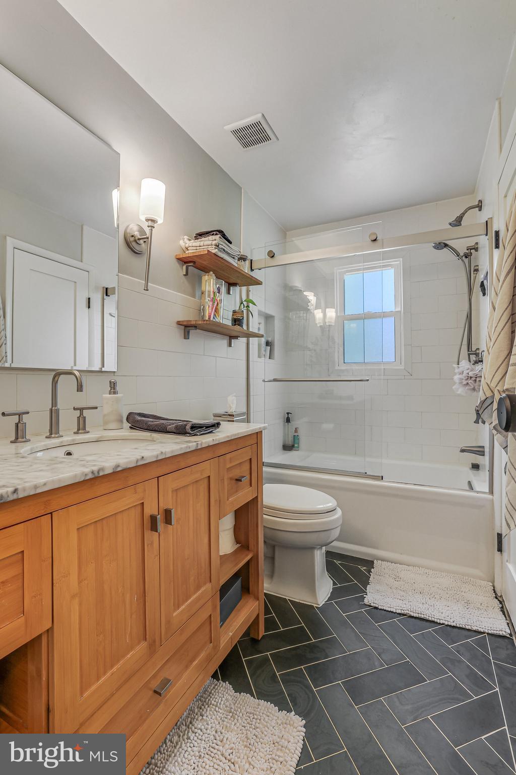 6122 Squire Ln