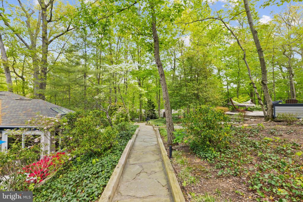1605 Mason Hill Dr