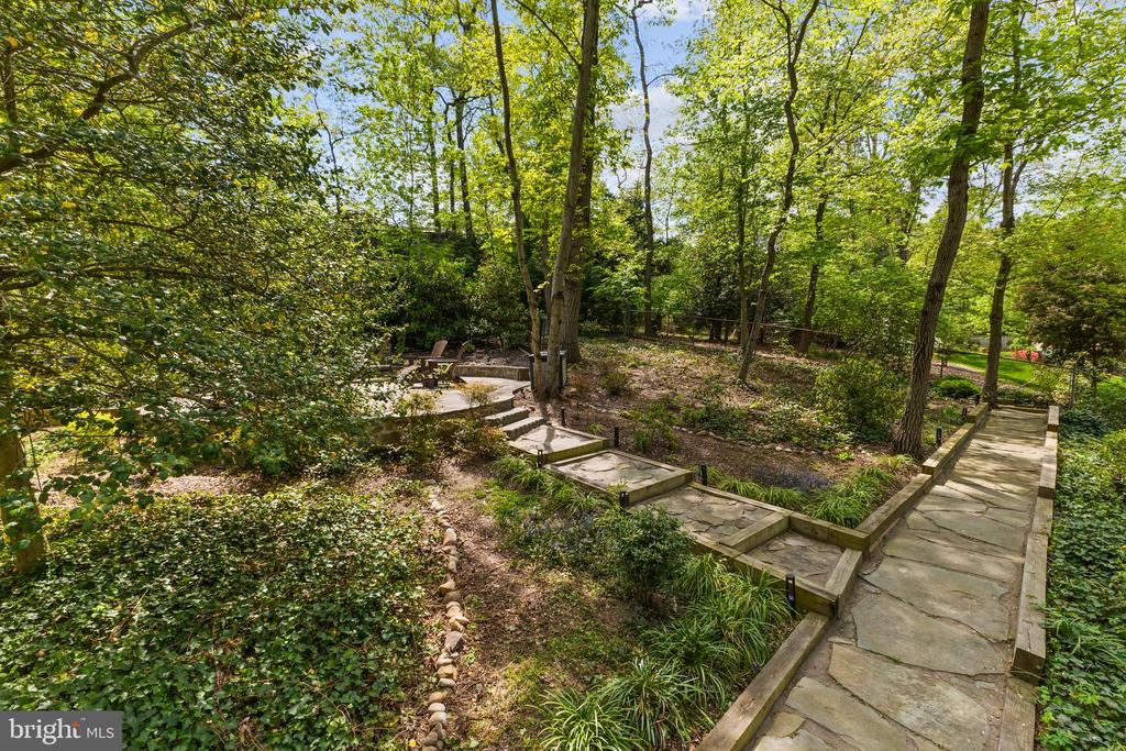 1605 Mason Hill Dr