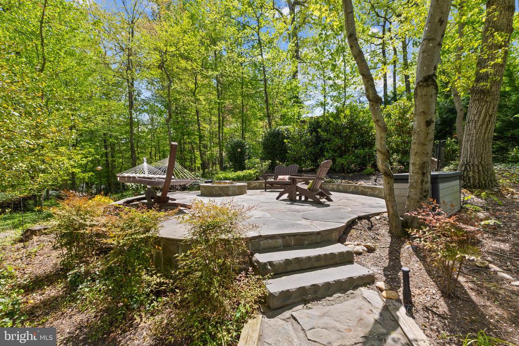 1605 Mason Hill Dr
