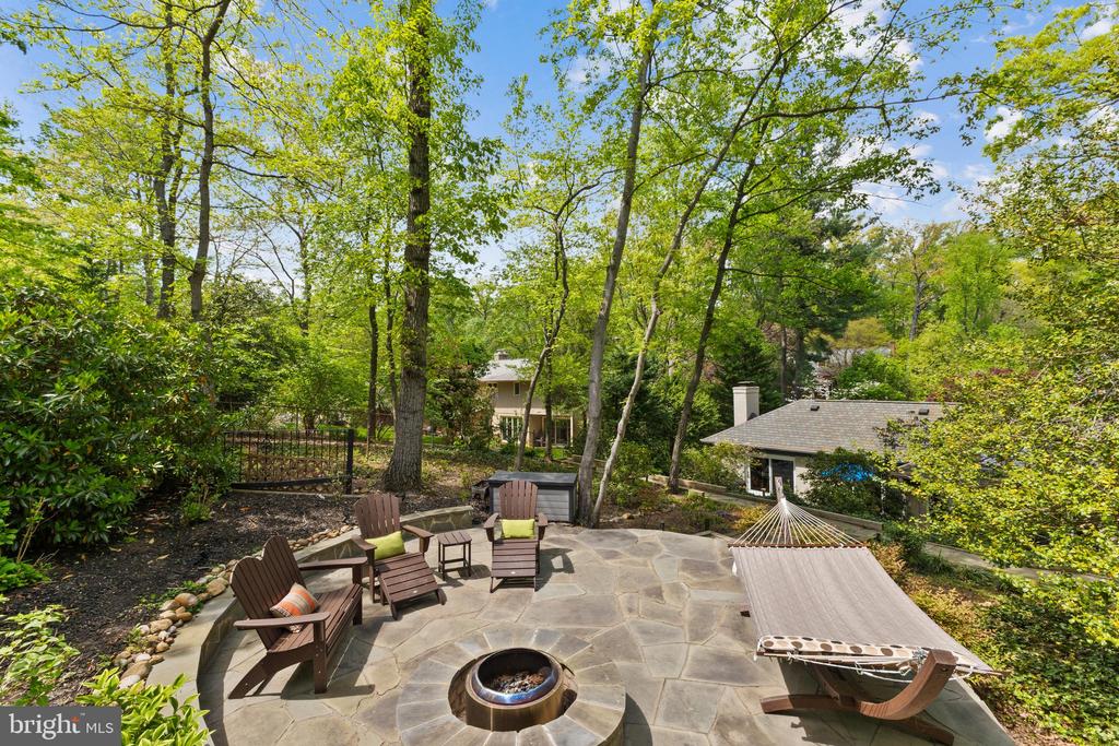 1605 Mason Hill Dr