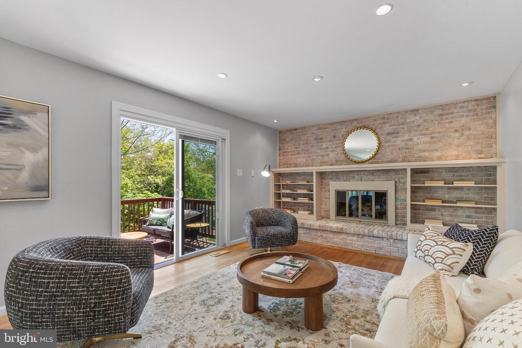 2305 Creek Dr