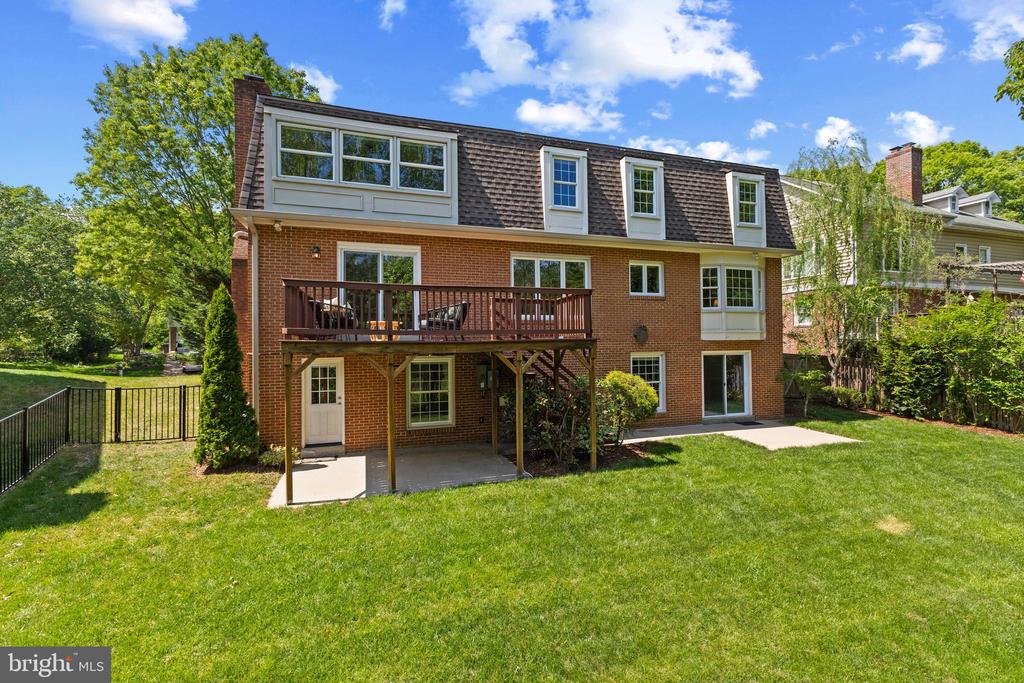2305 Creek Dr