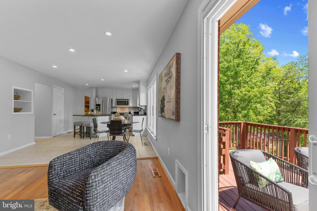2305 Creek Dr