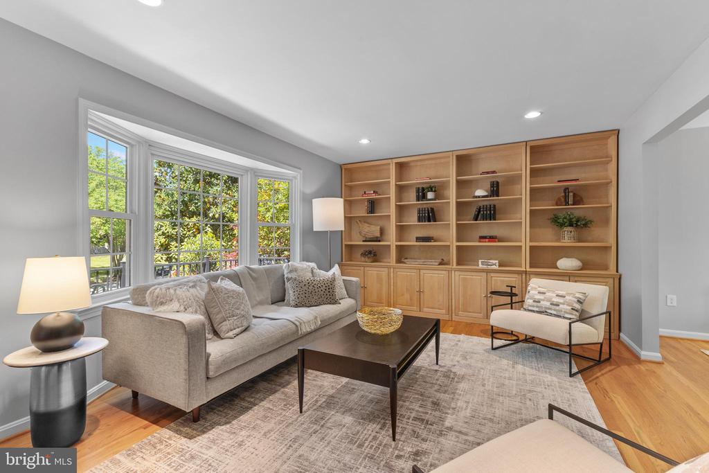 2305 Creek Dr