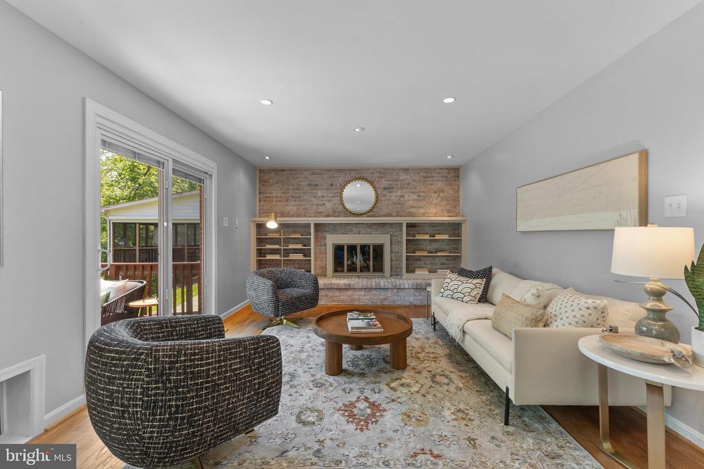 2305 Creek Dr