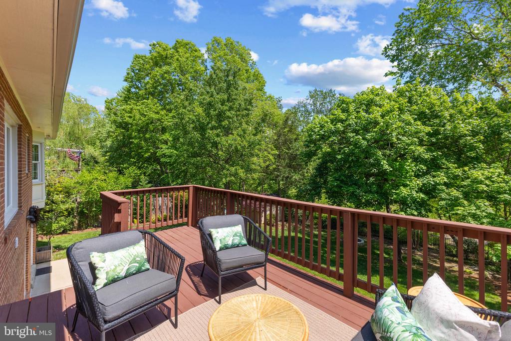 2305 Creek Dr