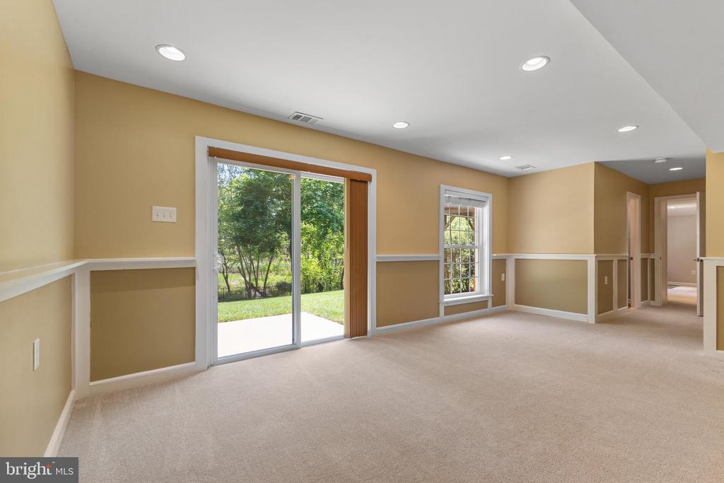 2305 Creek Dr