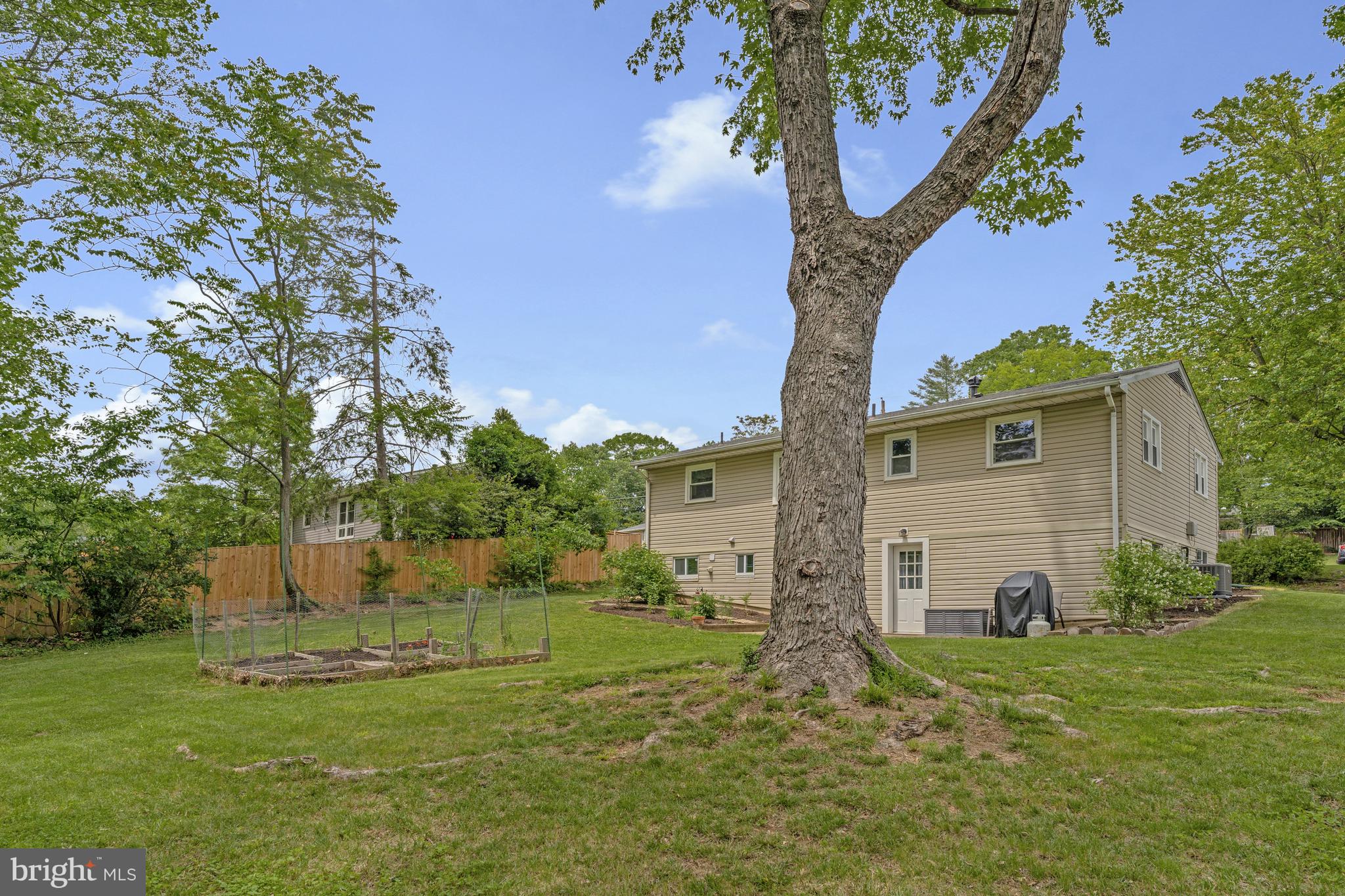 4613 Tipton Ln
