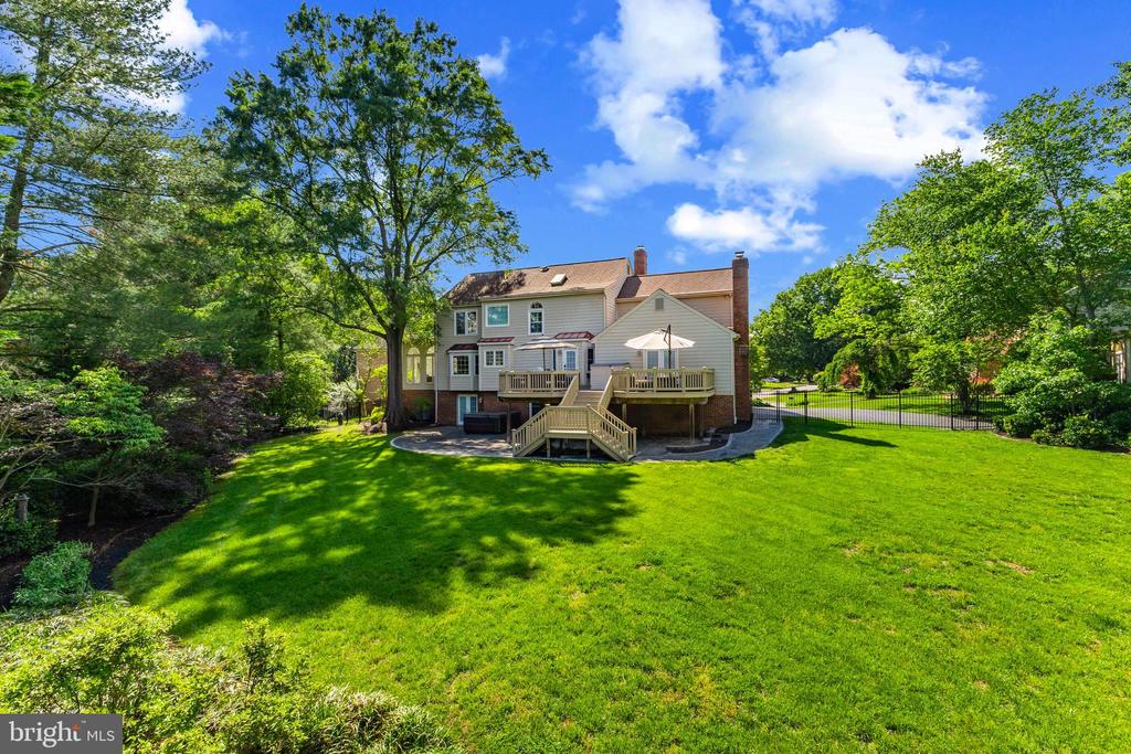 2200 Traies Ct