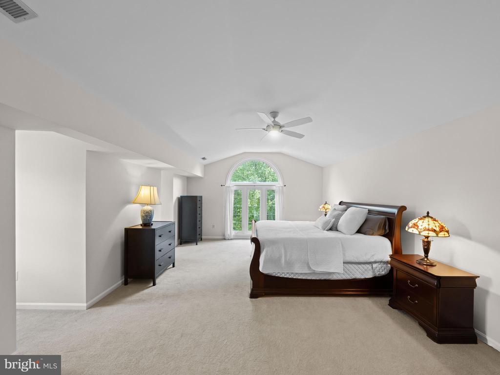 2200 Traies Ct