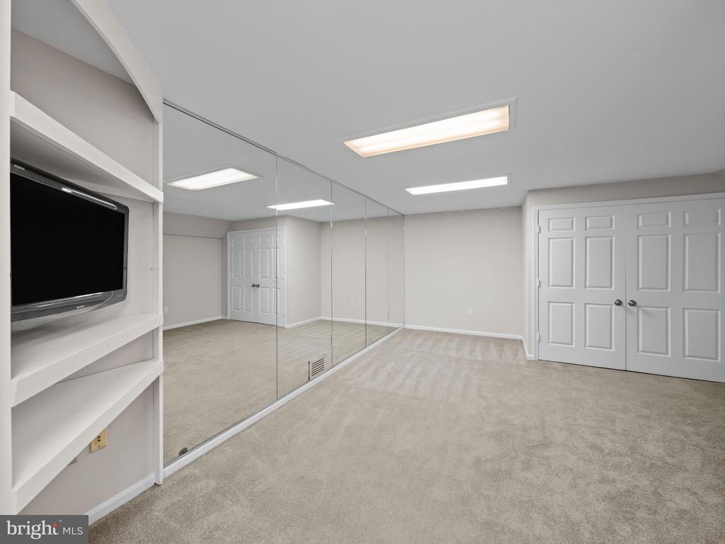 2200 Traies Ct