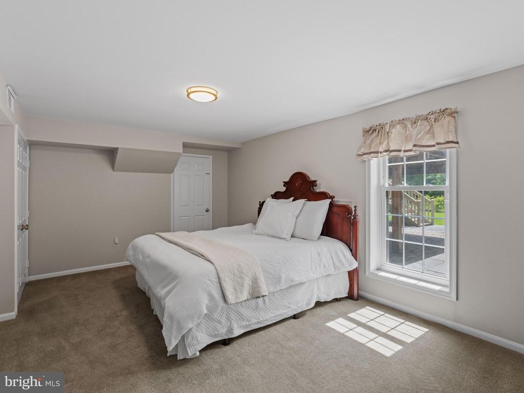 2200 Traies Ct