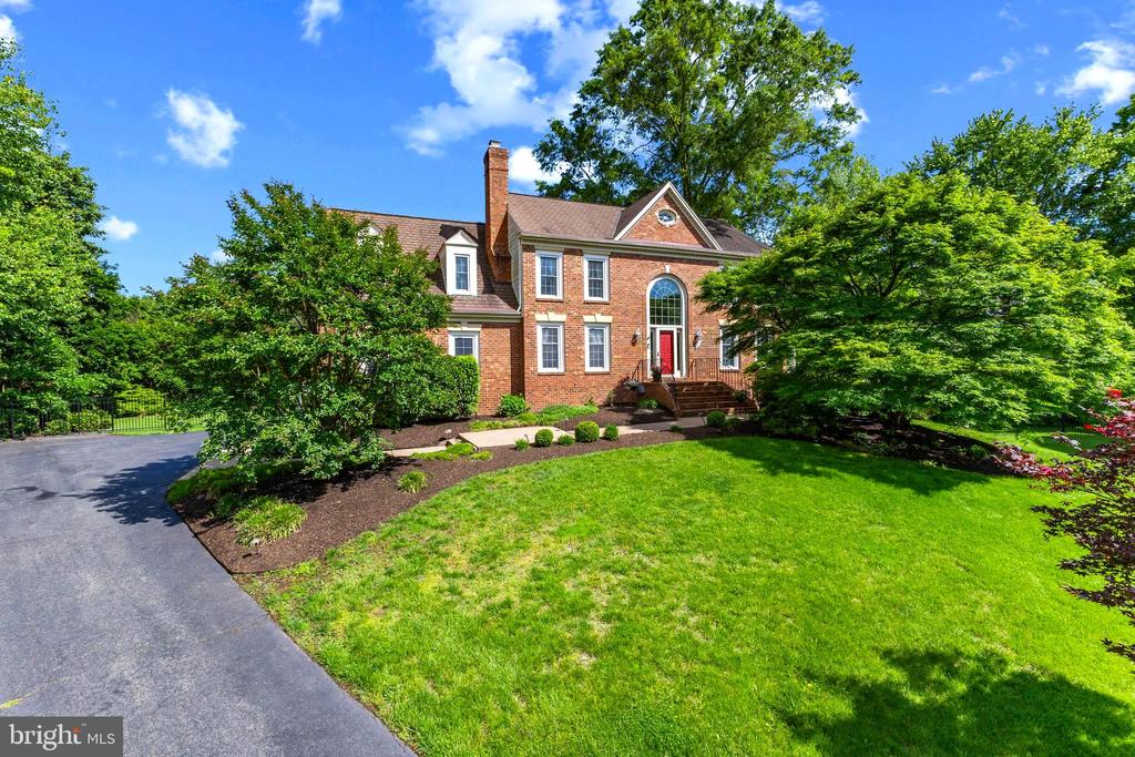 2200 Traies Ct