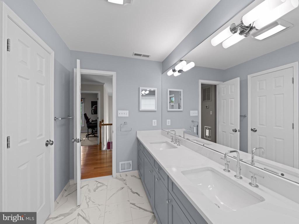 2200 Traies Ct