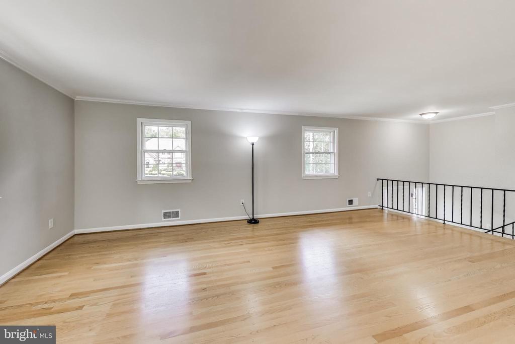 2403 SHERWOOD HALL LANE