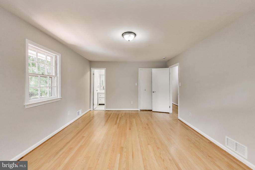 2403 SHERWOOD HALL LANE
