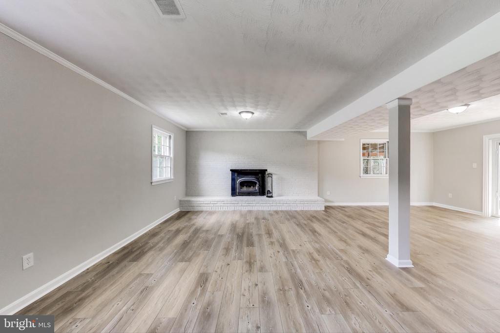 2403 SHERWOOD HALL LANE