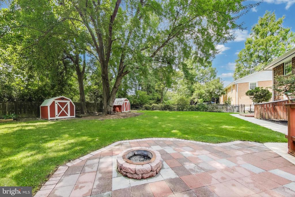2403 SHERWOOD HALL LANE