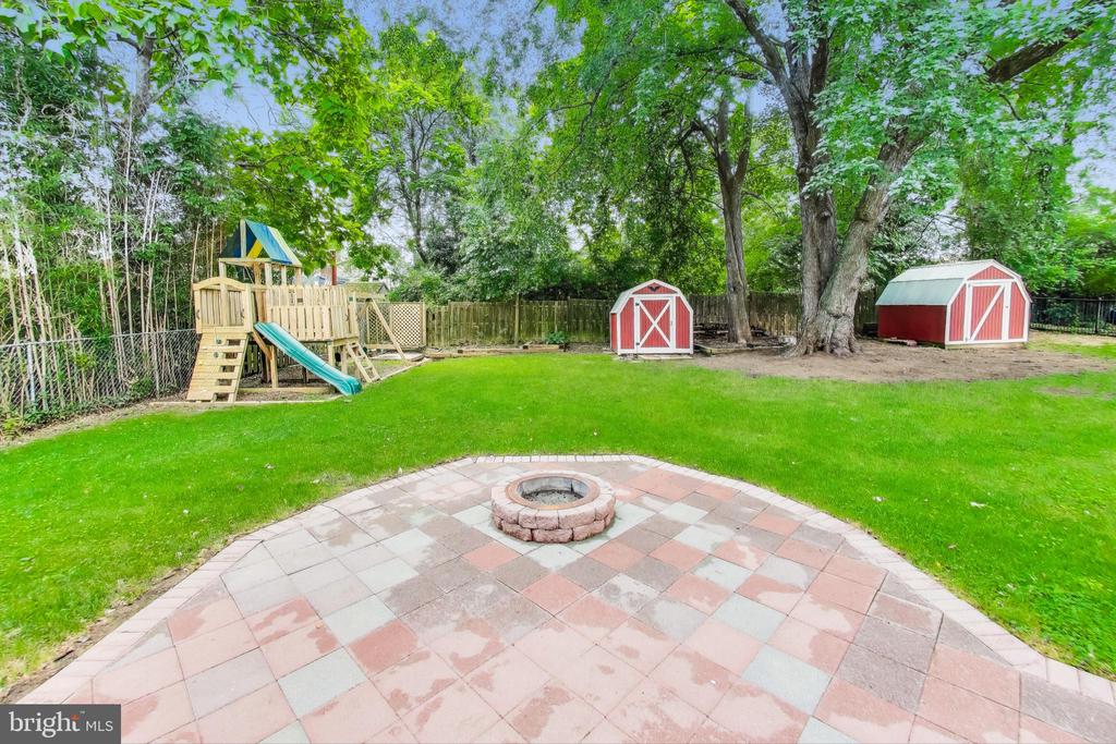 2403 SHERWOOD HALL LANE