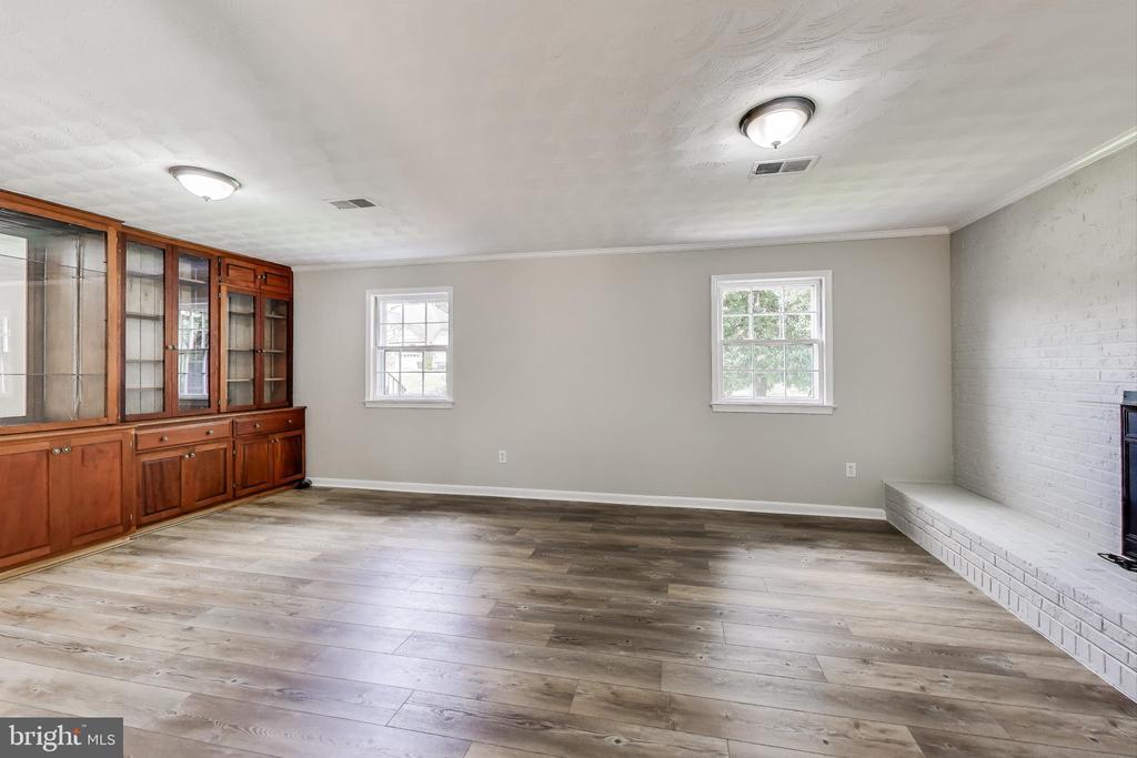2403 SHERWOOD HALL LANE