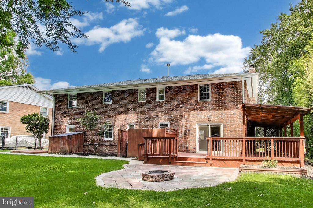 2403 SHERWOOD HALL LANE