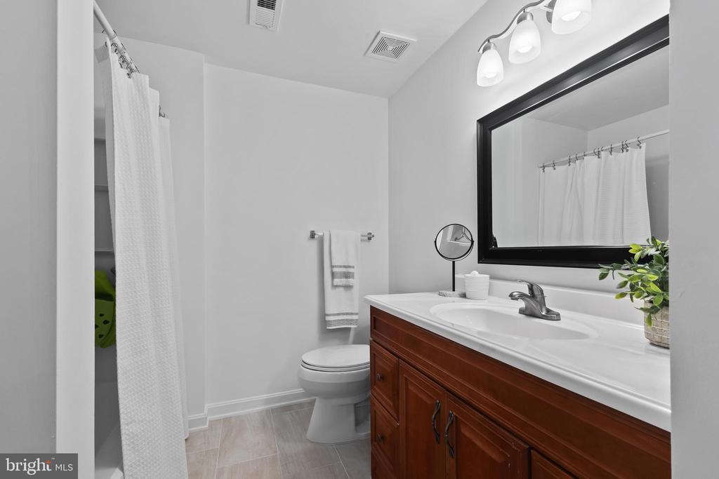 5308 Admiralty Ct