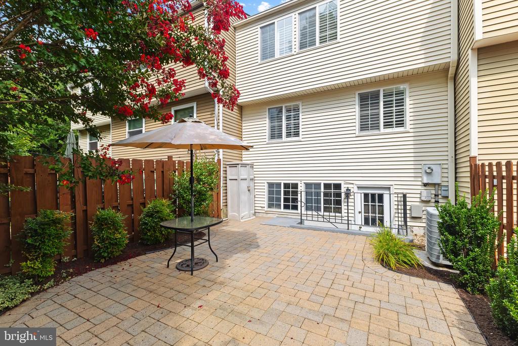 5308 Admiralty Ct