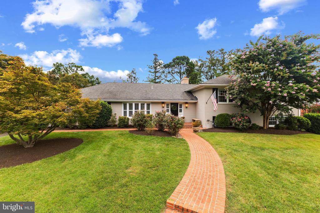 1214 BELLE VISTA DRIVE