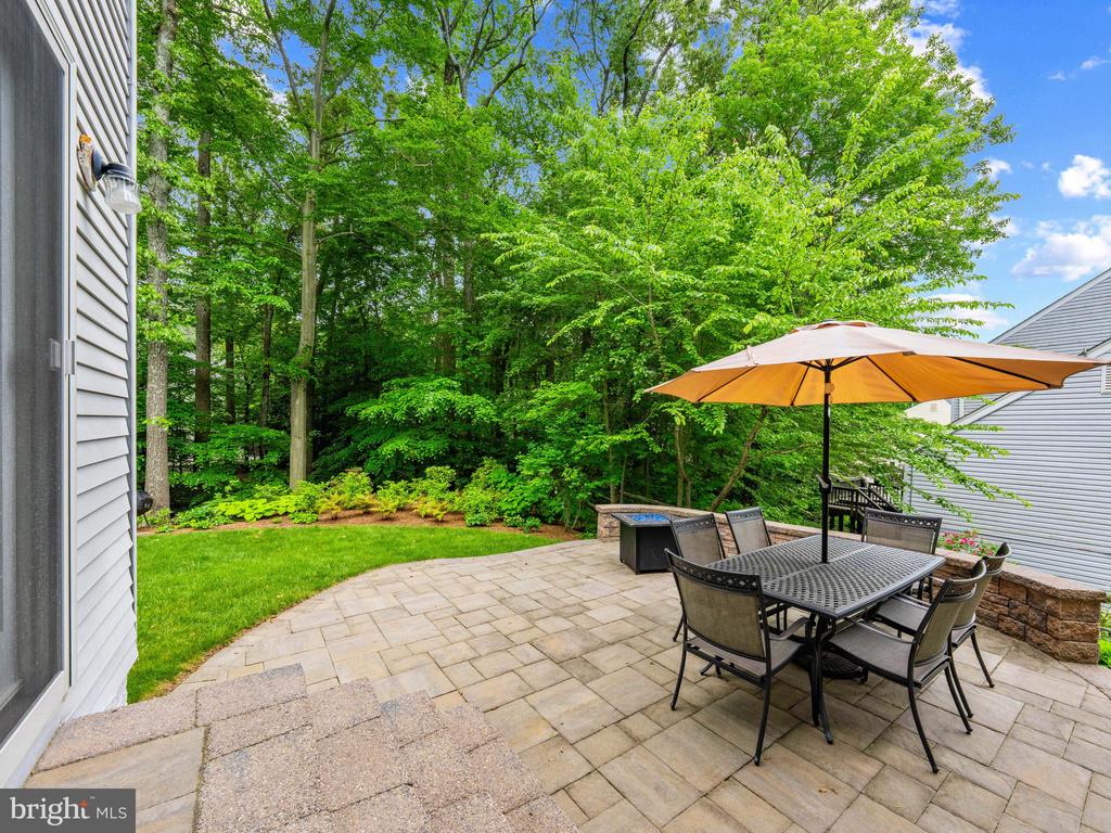 7753 NORTHEDGE COURT