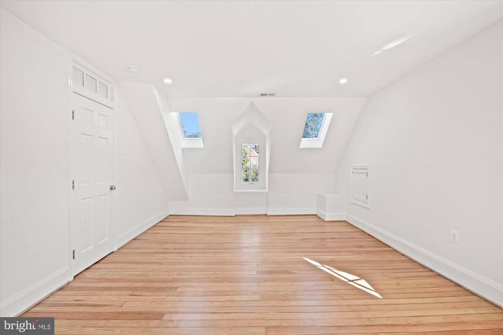 1814 EDGEHILL DRIVE