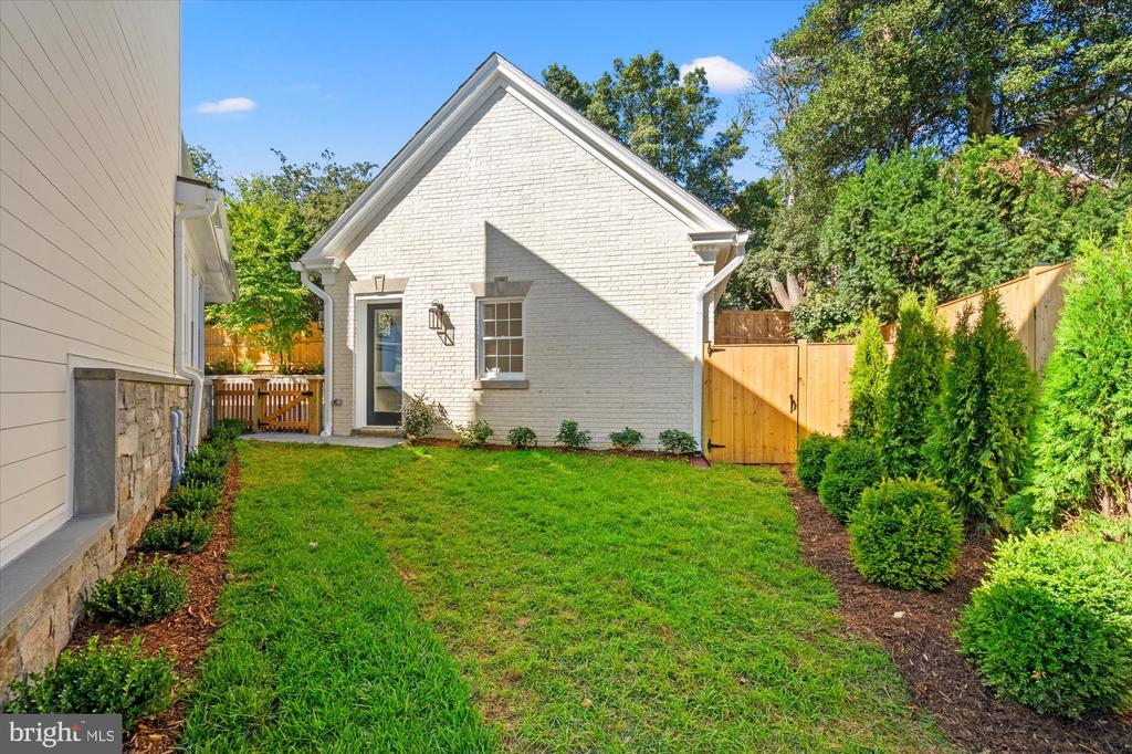 1814 EDGEHILL DRIVE