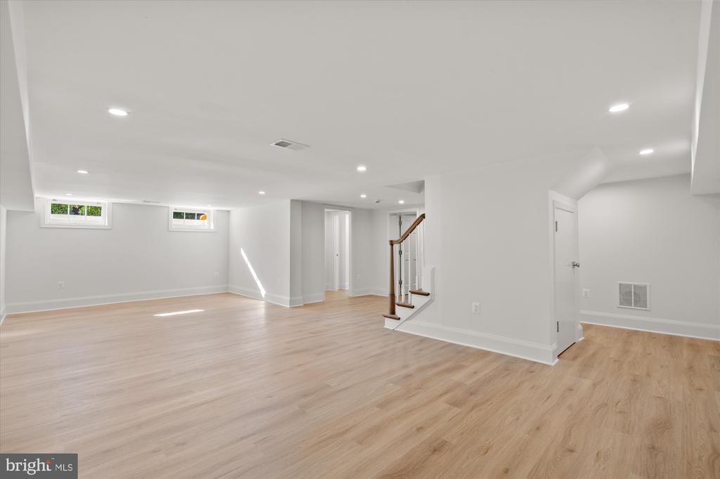 1814 EDGEHILL DRIVE