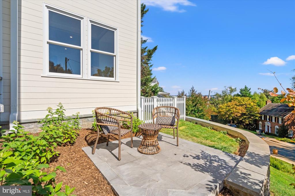 1814 EDGEHILL DRIVE