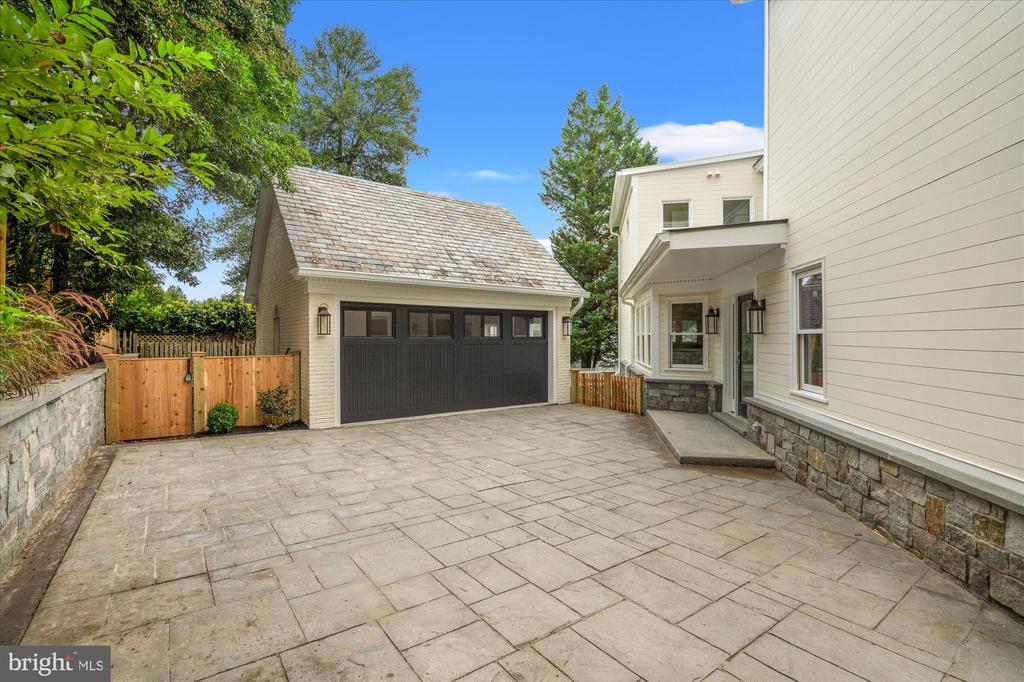 1814 EDGEHILL DRIVE