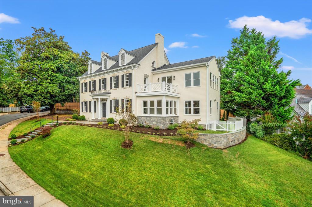 1814 EDGEHILL DRIVE