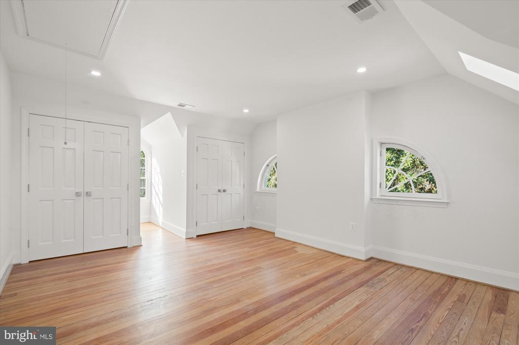 1814 EDGEHILL DRIVE