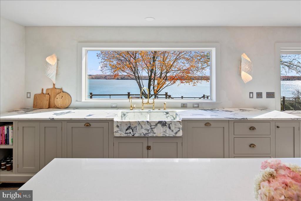 3903 BELLE RIVE TERRACE