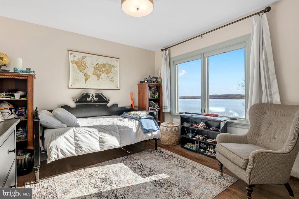 3903 BELLE RIVE TERRACE