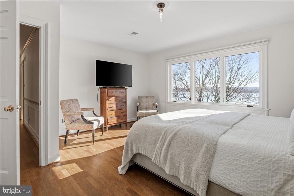3903 BELLE RIVE TERRACE