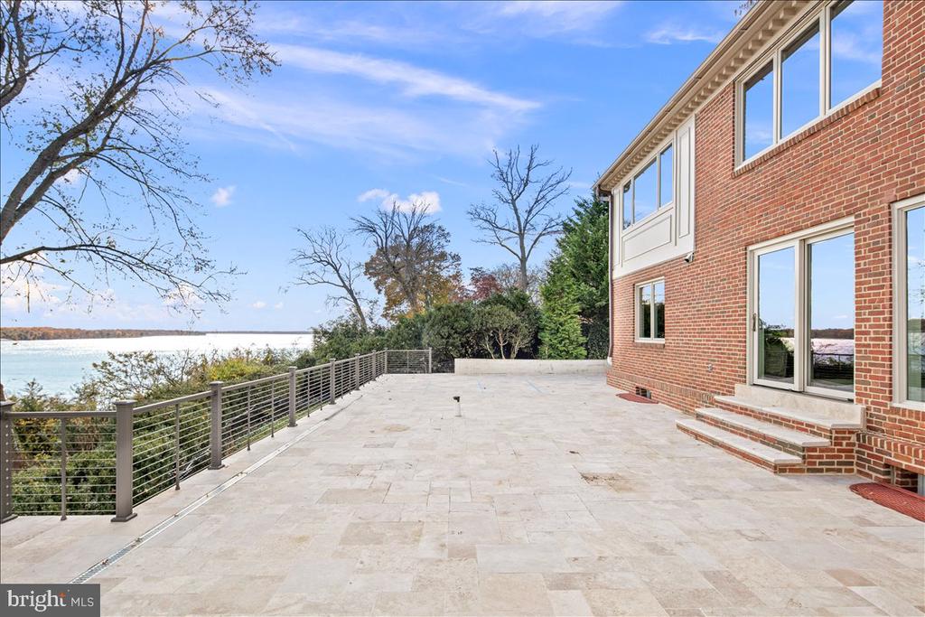 3903 BELLE RIVE TERRACE