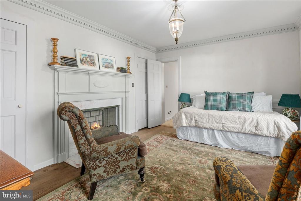 3903 BELLE RIVE TERRACE