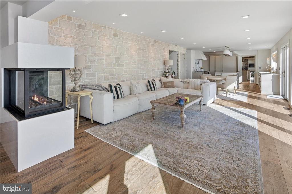 3903 BELLE RIVE TERRACE