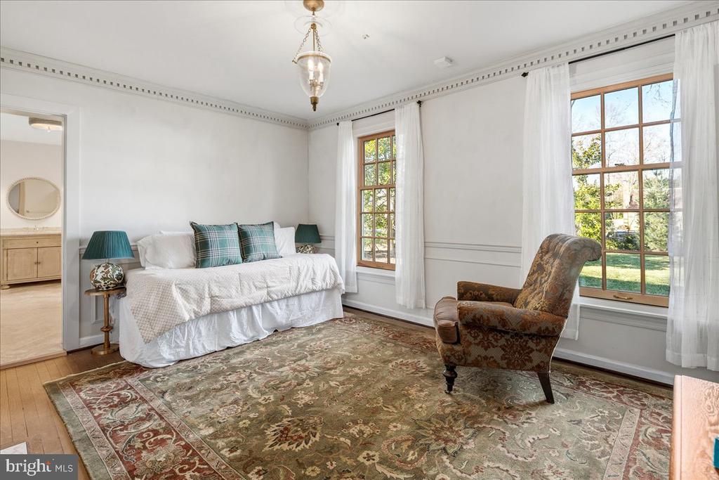3903 BELLE RIVE TERRACE