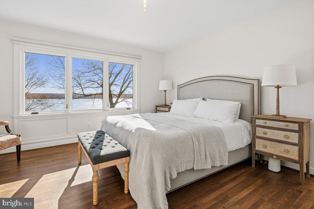 3903 BELLE RIVE TERRACE