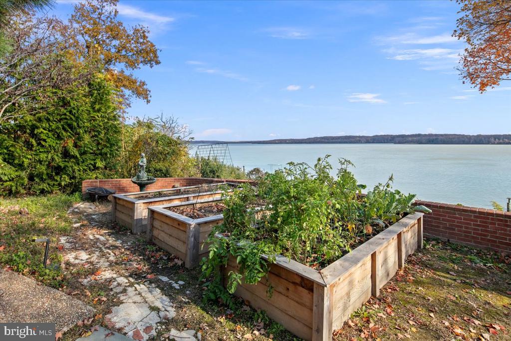 3903 BELLE RIVE TERRACE