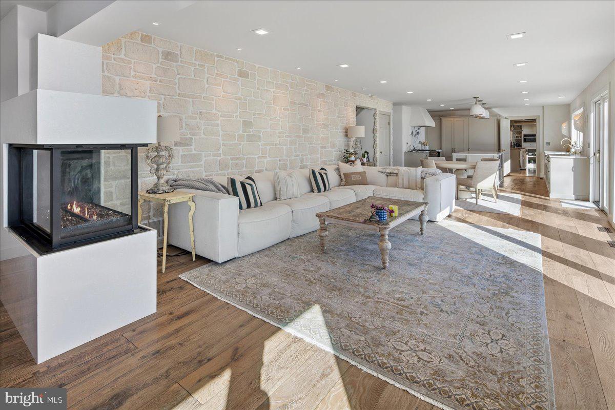3903 BELLE RIVE TERRACE